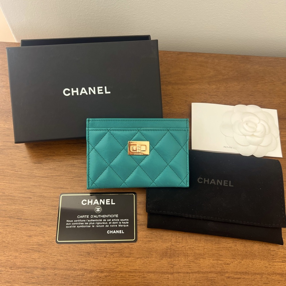 Chanel Quilted Cardholder - Green - Used Once, Like New with Box, Sleeve, Card